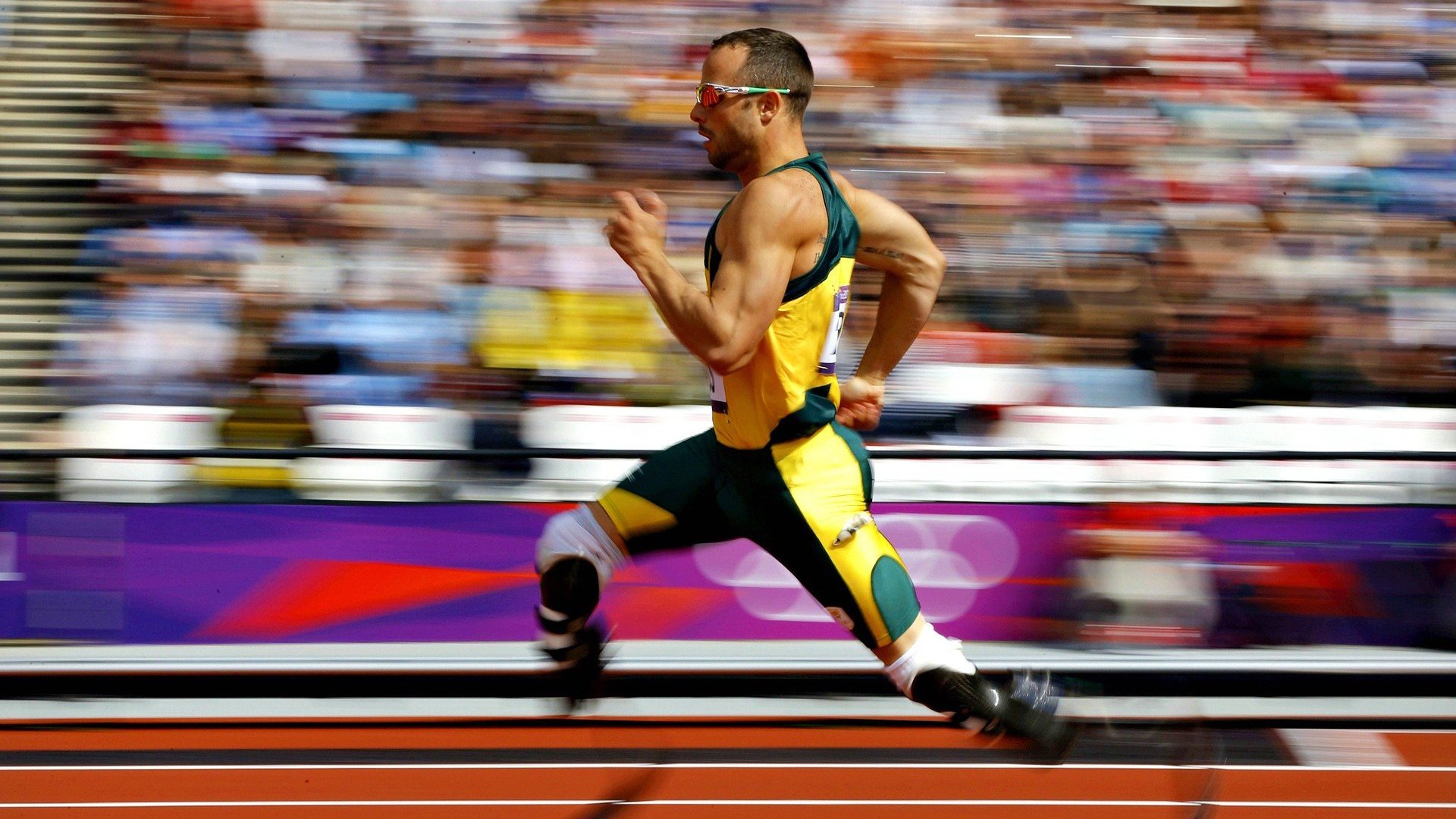 中国男子4×200米自由泳接力赛场表现亮眼，4×200米自由泳接力赛视频