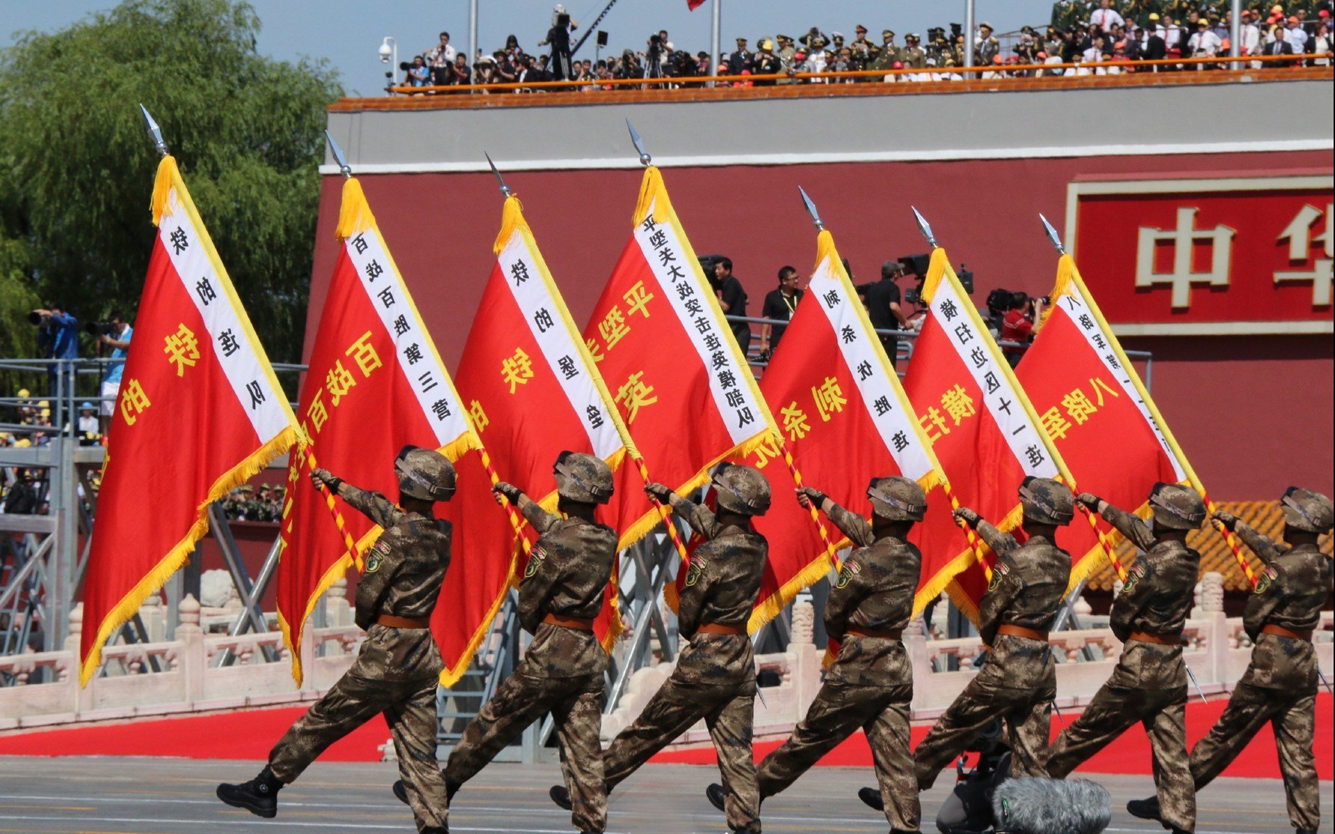 -乔·莫伊：以硬朗的身体素质和强大的防守本能，成为全黑队坚实的前锋支柱