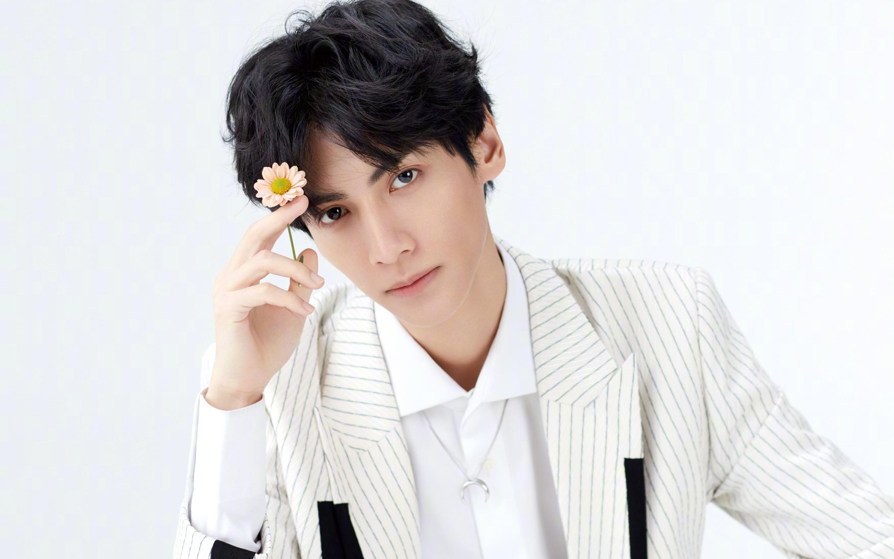 青训球员首次亮相联赛展现沉稳心态和扎实基本功备受关注，青训球员标准