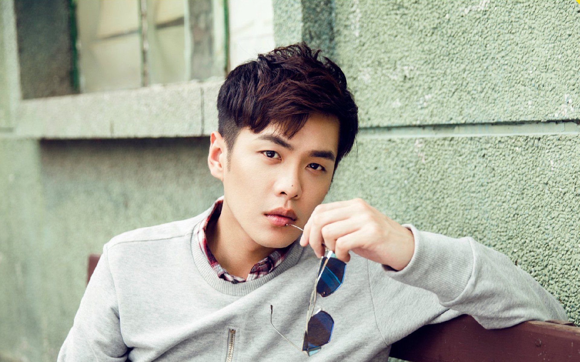 中国篮球如何推动跨领域人才加入篮球行业发展，当前中国篮球运动推进职业化