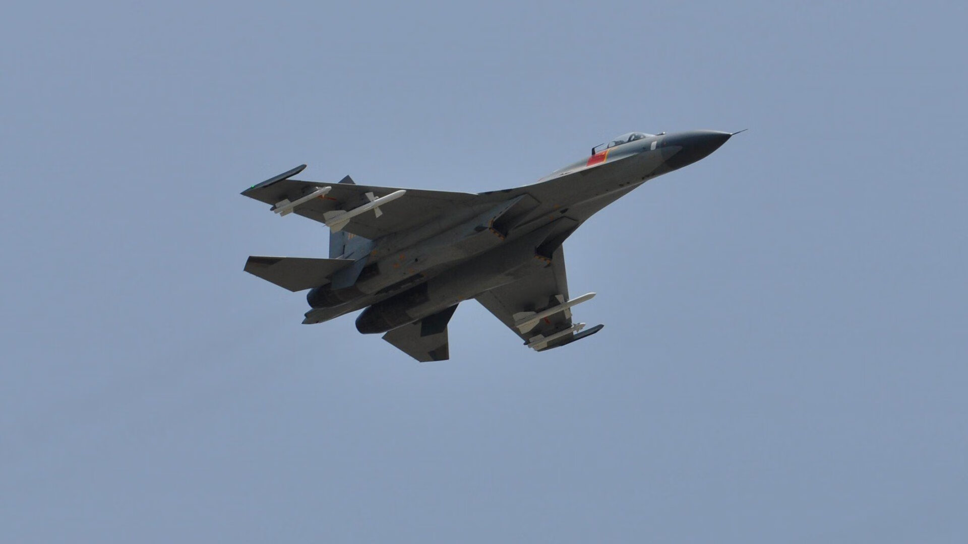 中国足球职业联赛注重俱乐部社会责任建设，中国职业足球俱乐部的经营内容